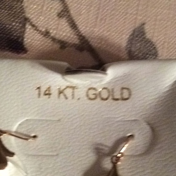 14Kt. Gold Mother of Pearl earrings NWT - Picture 4 of 4